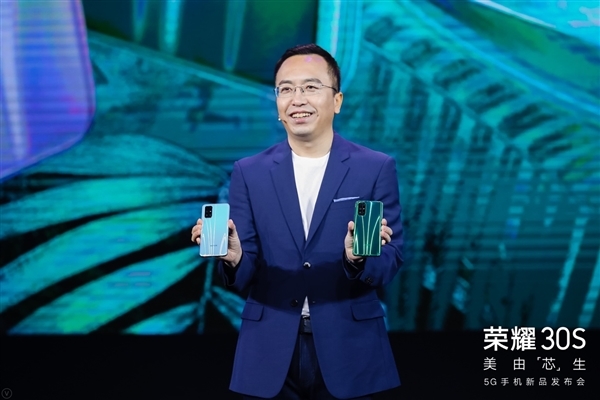 Glory 30S brings Kirin 820 to reduce the dimension and fight against 5G mobile phones. Spring is still here.
