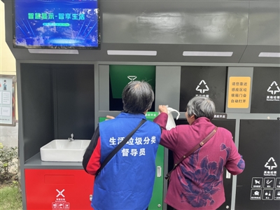 In the running domestic waste sorting collection point, citizens can automatically open the door without touching it.